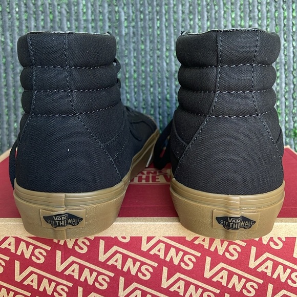 Vans WMNS Sk8-Hi Reissue (Canvas Gum) Black/Lghtgm
VN0A2XSBL0D
Sneakers - Picture 14 of 16